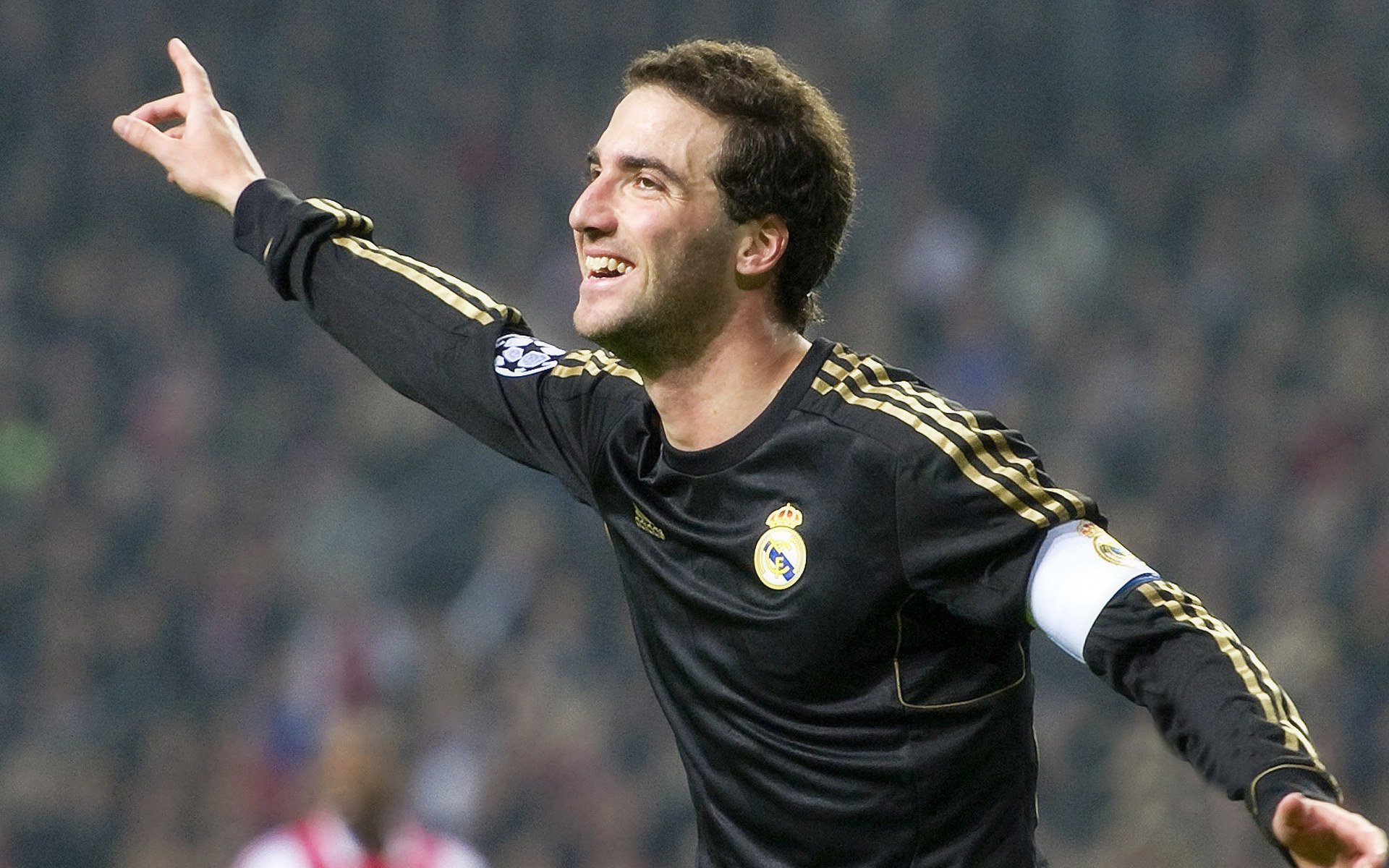 电竞选手的时间管理：训练计划与生活平衡，职业电竞选手的训练时间